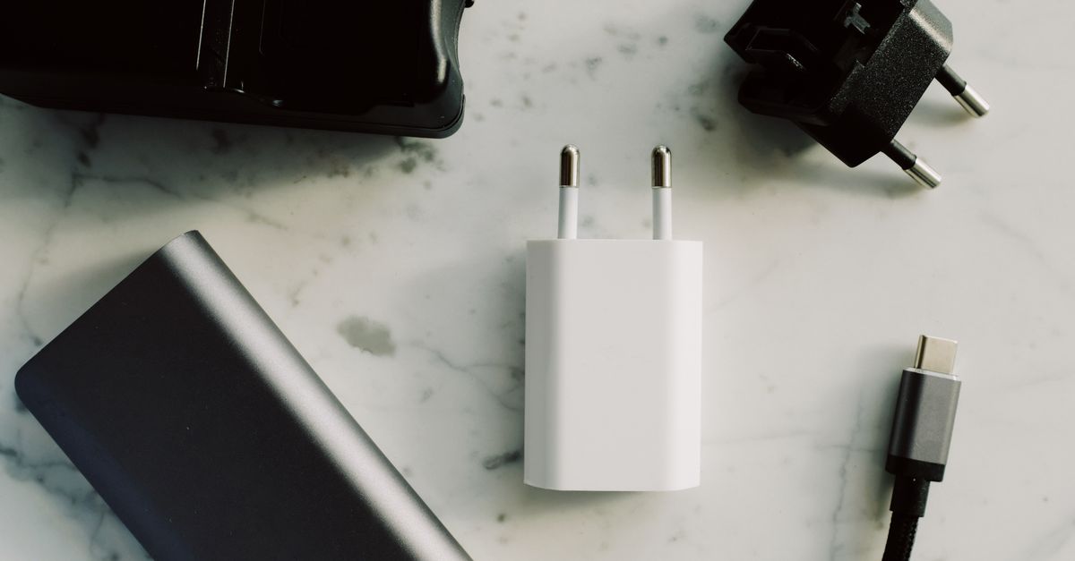 Conectores de precisión y adaptadores ordenados sobre mesada técnica